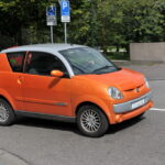 Een brommobiel met schade overwegen